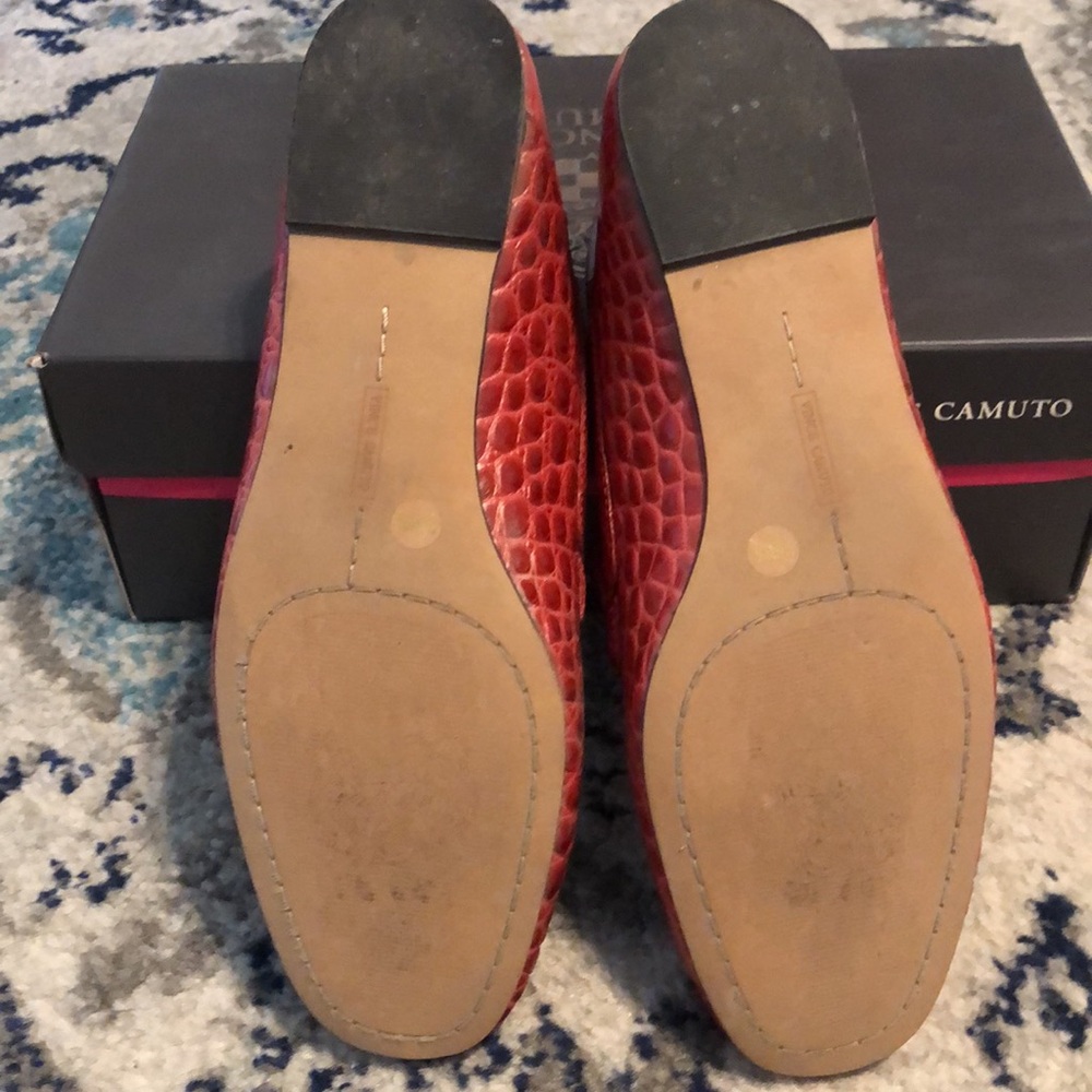 Vince Camuto Red Crocodile-Embossed Womems EUC - Picture 3 of 6